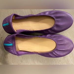 Brand new pair of tieks in lilac. Size 10
